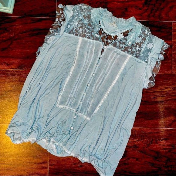 NWOT{POL} sage Lace & embroidered top - Picture 6 of 13